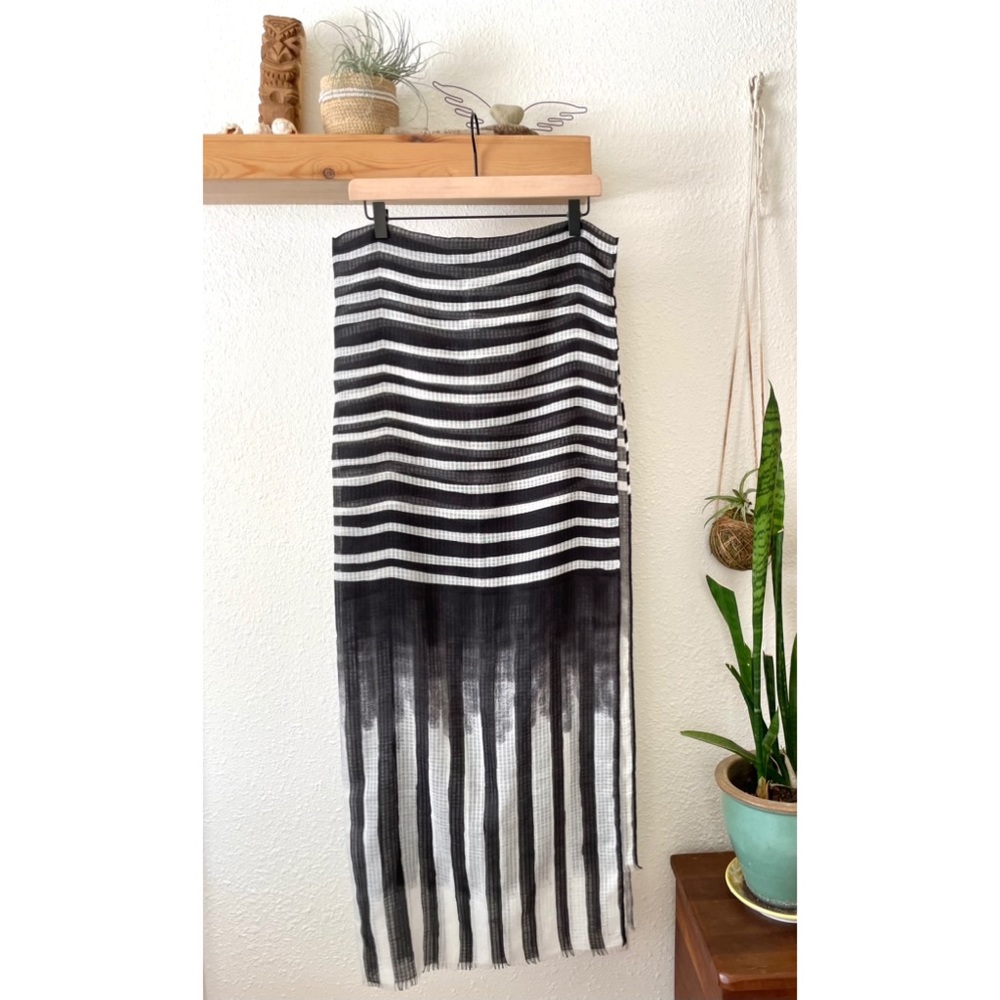 Black & White soft wrap scarf NWOT - Picture 2 of 3